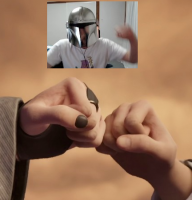 ヘルメット,自撮り,拳,フィストバンプ,マンガ,アニメ,銀色ヘルメット,背景ぼかし