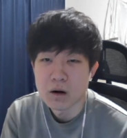 男性,人物,正面,自撮り,室内,椅子