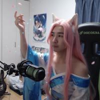 コスプレ,猫耳,ピンク髪,着物,男性,自撮り,ゲームチェア,マイク,部屋,桜